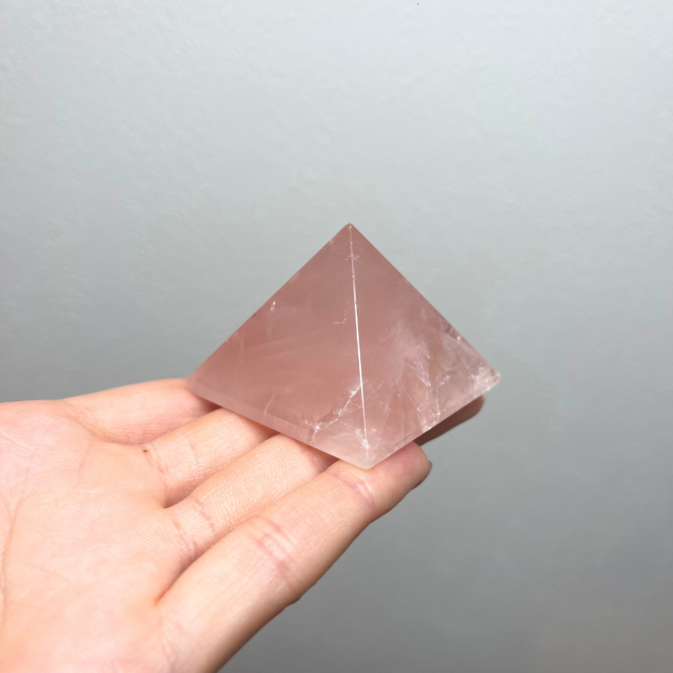 Rose quartz pyramid / ローズクォーツピラミッド